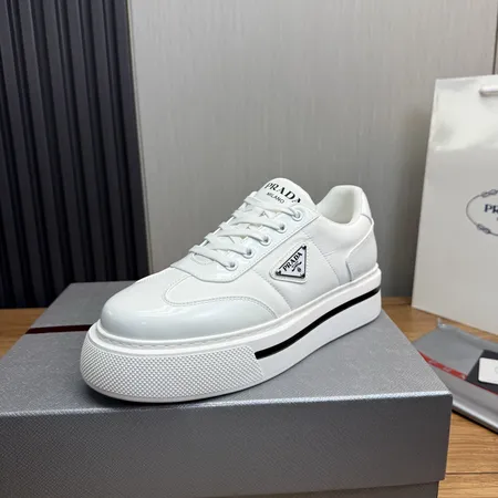 プラダ スニーカー