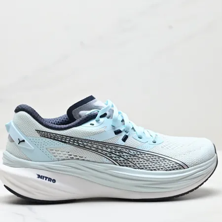 プーマ スニーカー