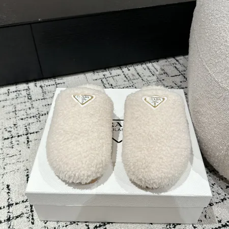 プラダ スリッパ