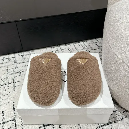 プラダ スリッパ