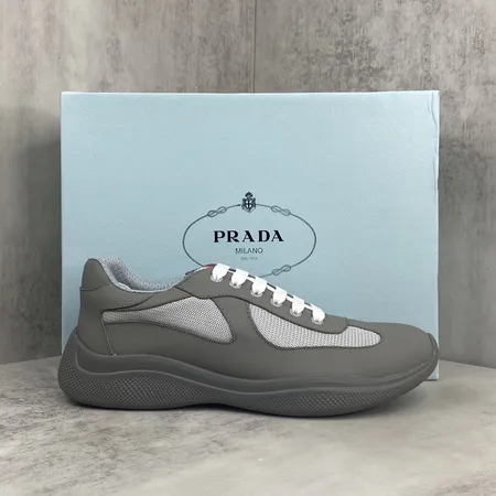 プラダ スニーカー