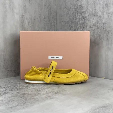 ミュウミュウ カジュアルシューズ