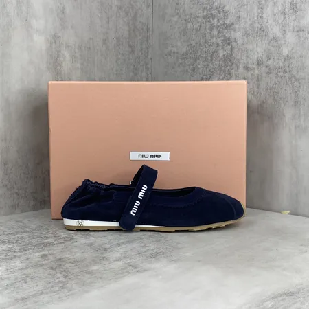 ミュウミュウ カジュアルシューズ