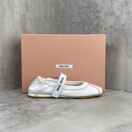 ミュウミュウ カジュアルシューズ