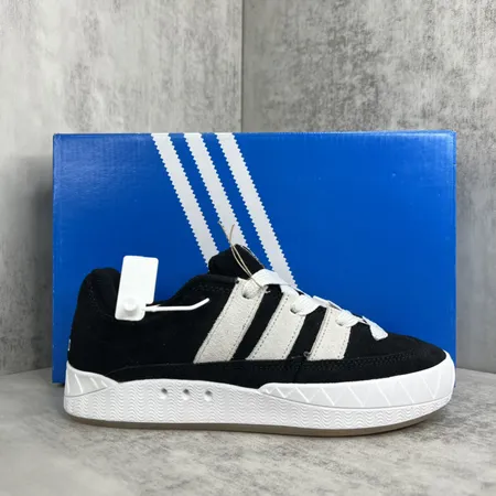 アディダス カジュアルシューズ