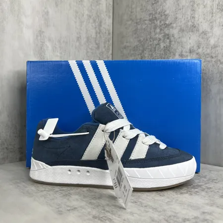 アディダス カジュアルシューズ