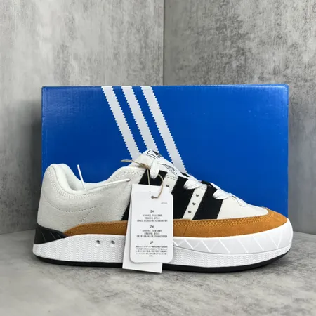 アディダス カジュアルシューズ