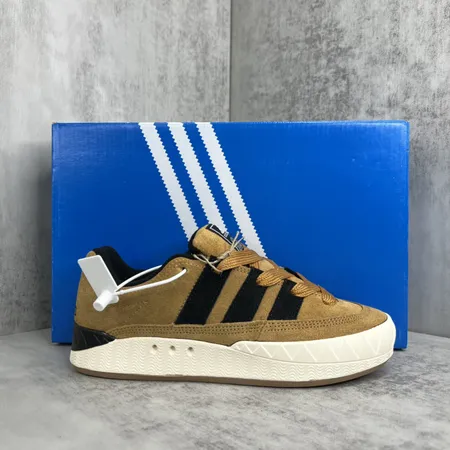 アディダス カジュアルシューズ