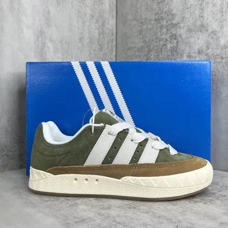 アディダス カジュアルシューズ