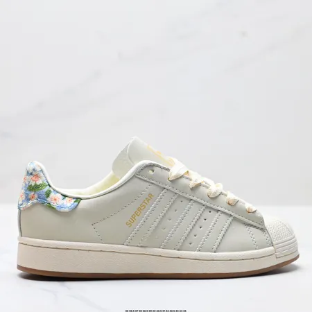 アディダス カジュアルシューズ