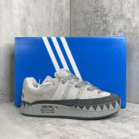 アディダス カジュアルシューズ