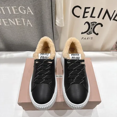 ミュウミュウ カジュアルシューズ