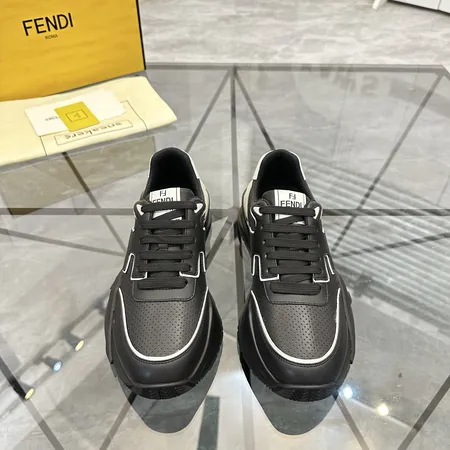 フェンディ カジュアルシューズ