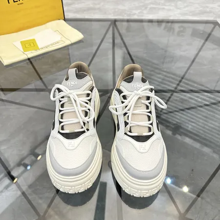 フェンディ カジュアルシューズ