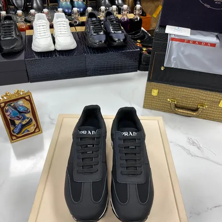 プラダ スニーカー