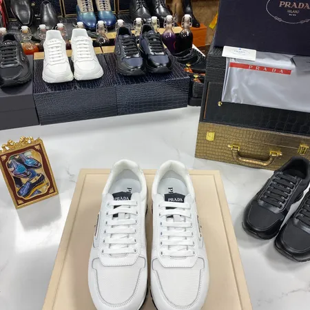 プラダ スニーカー