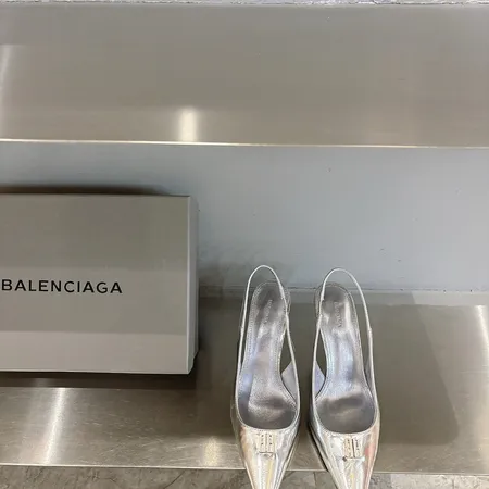 バレンシアガ サンダル