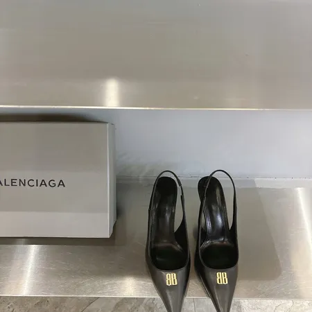 バレンシアガ サンダル