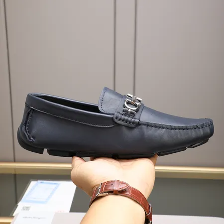 フェラガモ カジュアルシューズ