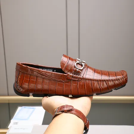 フェラガモ カジュアルシューズ