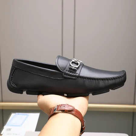 フェラガモ カジュアルシューズ