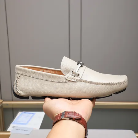 フェラガモ カジュアルシューズ