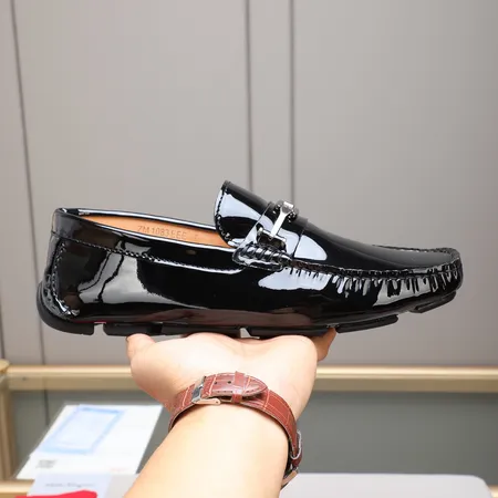 フェラガモ カジュアルシューズ