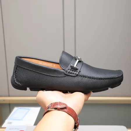 フェラガモ カジュアルシューズ