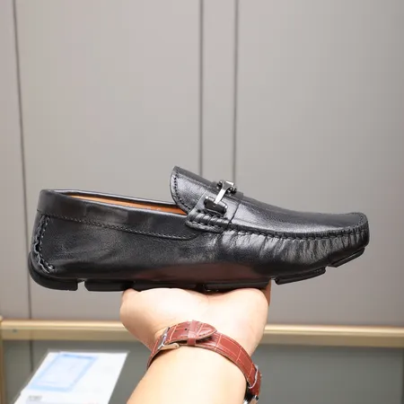 フェラガモ カジュアルシューズ