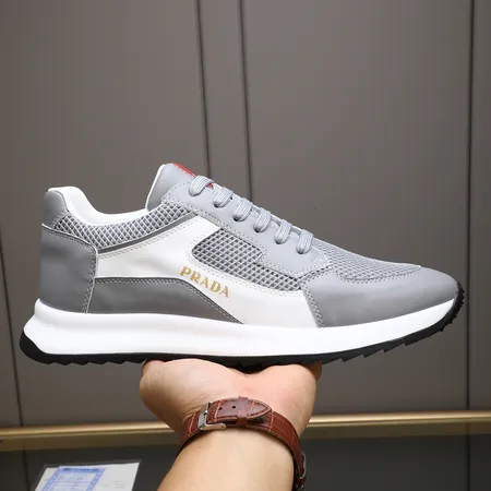 プラダ スニーカー