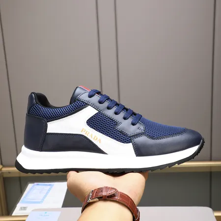 プラダ スニーカー