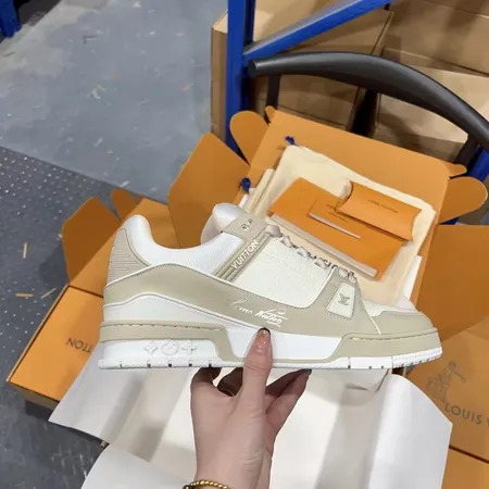 ルイヴィトン カジュアルシューズ