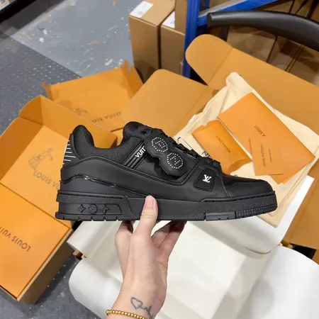 ルイヴィトン カジュアルシューズ