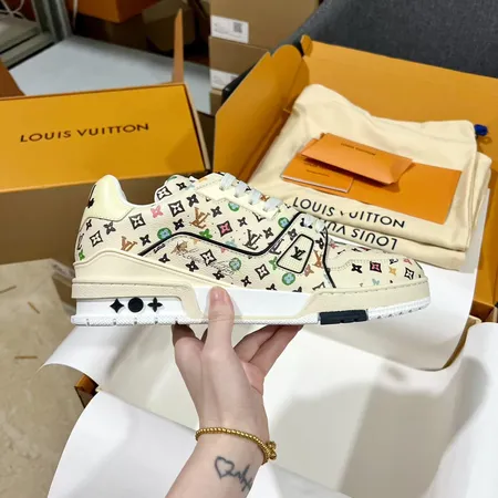 ルイヴィトン カジュアルシューズ