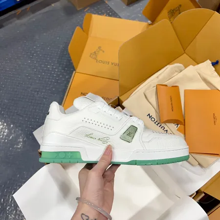 ルイヴィトン カジュアルシューズ