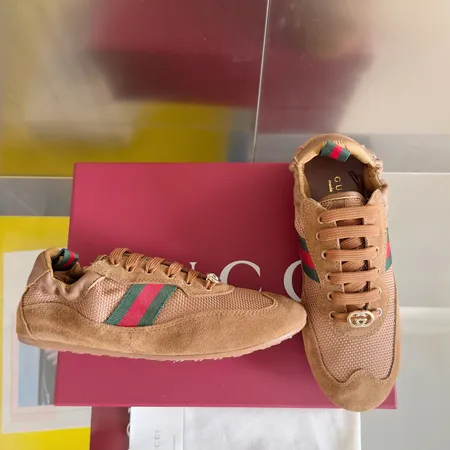 グッチ カジュアルシューズ