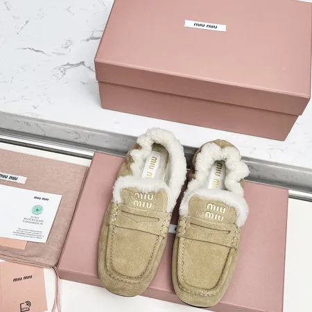 ミュウミュウ カジュアルシューズ