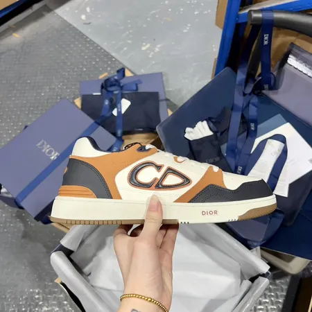 カウズ カジュアルシューズ