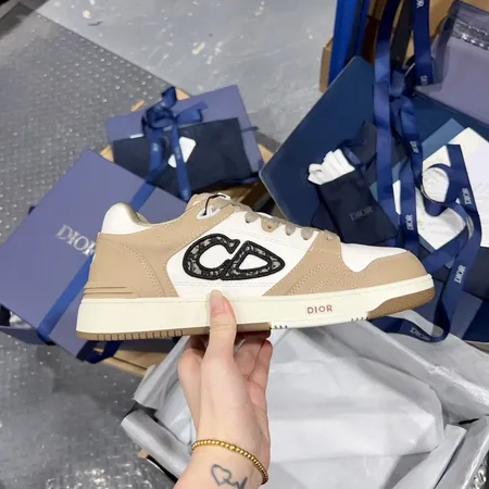 カウズ カジュアルシューズ