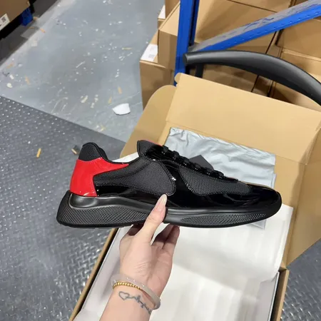 プラダ スニーカー