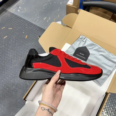 プラダ スニーカー