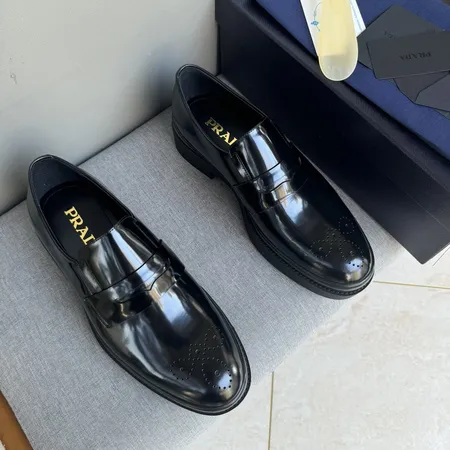 プラダ ビジネスシューズ