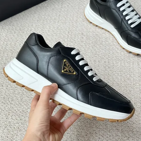 プラダ スニーカー