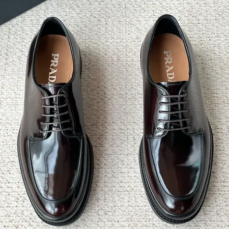 プラダ ビジネスシューズ