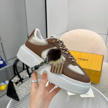 フェンディ カジュアルシューズ