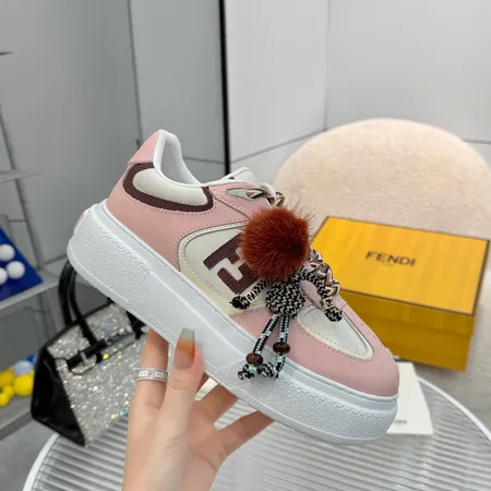 フェンディ カジュアルシューズ