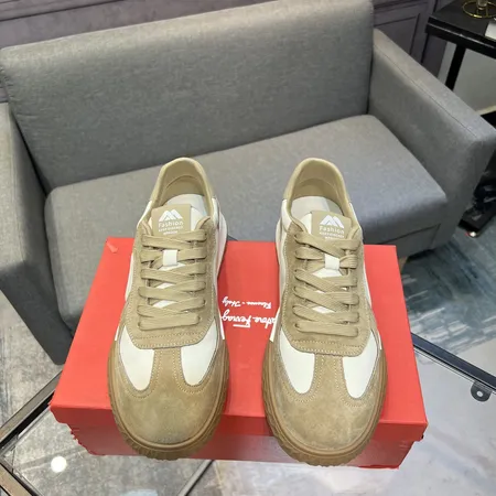 フェラガモ カジュアルシューズ