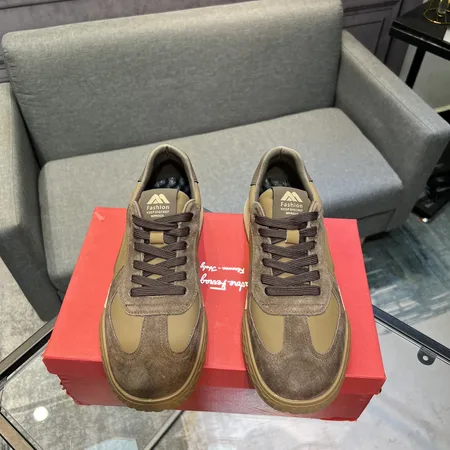 フェラガモ カジュアルシューズ