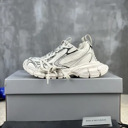 バレンシアガ スニーカー