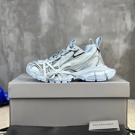 バレンシアガ スニーカー